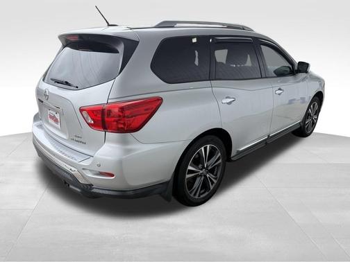 2017 Nissan Pathfinder Platinum