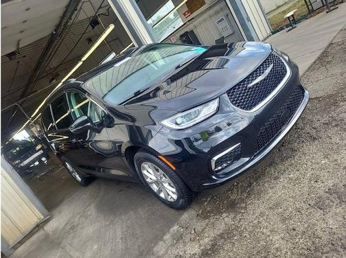 2022 Chrysler Pacifica Touring-L