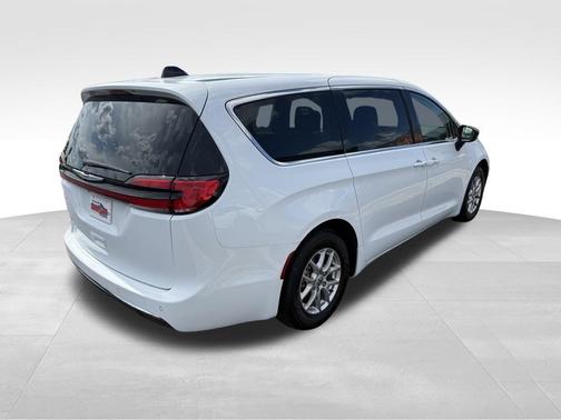 2024 Chrysler Pacifica Touring-L