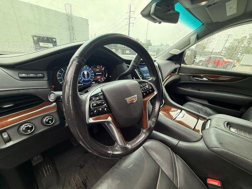 2018 Cadillac Escalade Luxury