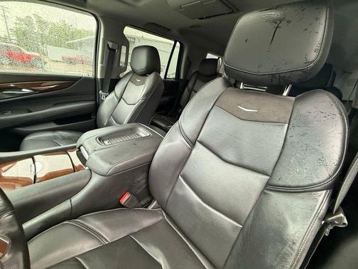 2018 Cadillac Escalade Luxury