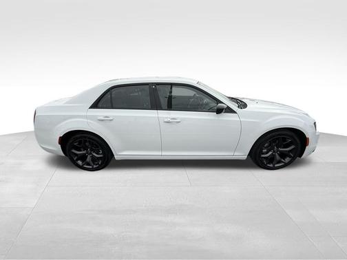 2023 Chrysler 300 Touring