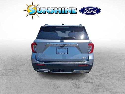 Iconic Silver Metallic 2023 Ford Explorer XLT