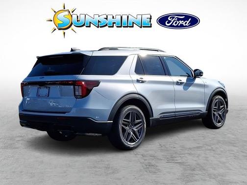 White Metallic 2026 Ford Explorer ST-Line