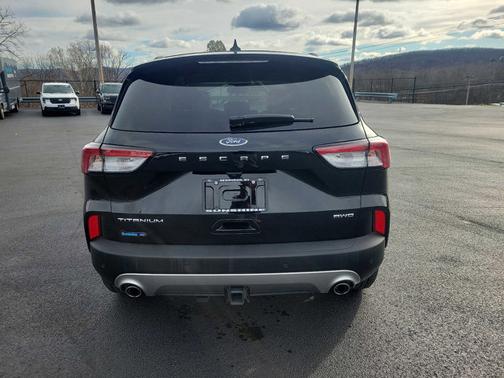 2022 Ford Escape Titanium