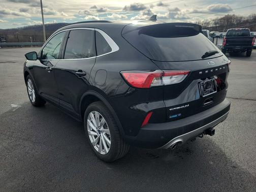 2022 Ford Escape Titanium