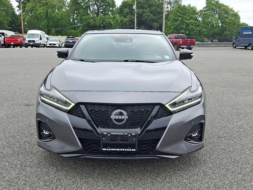 2023 Nissan Maxima SR