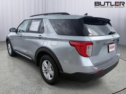 ICONIC SILVER METALLIC 2023 Ford Explorer XLT