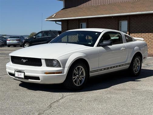 2005 Ford Mustang Deluxe