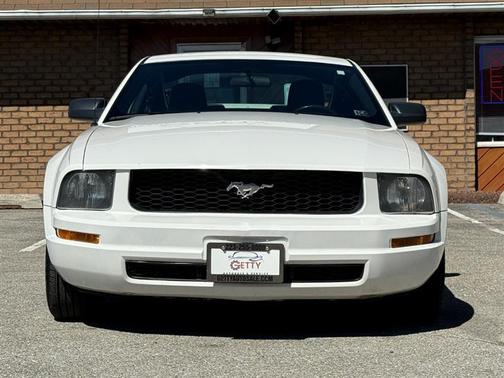 2005 Ford Mustang Deluxe