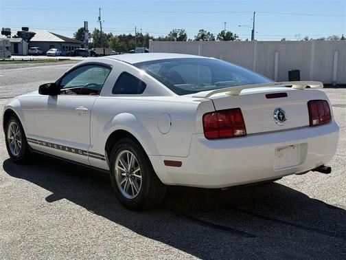 2005 Ford Mustang Deluxe