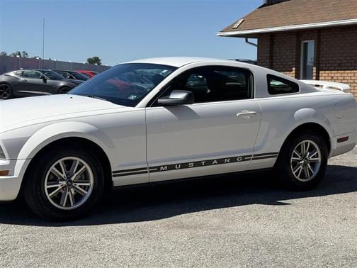 2005 Ford Mustang Deluxe