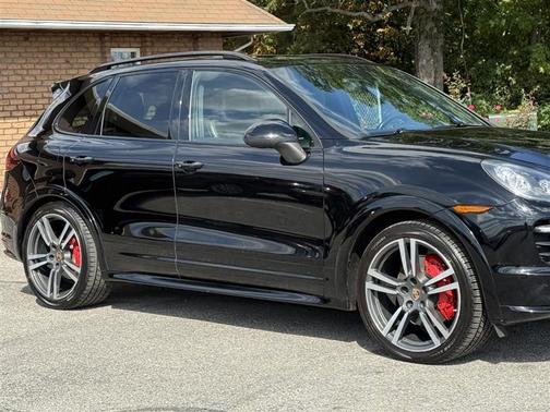 2013 Porsche Cayenne GTS