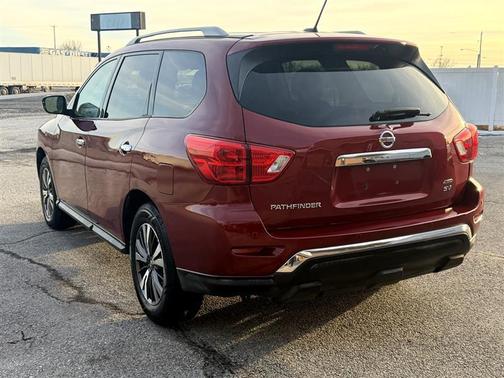 2017 Nissan Pathfinder SV