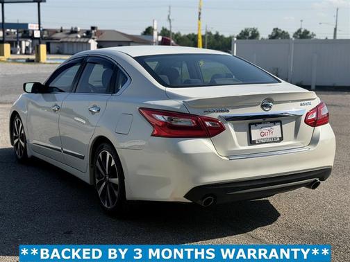 Pearl White 2016 Nissan Altima 3.5 SR
