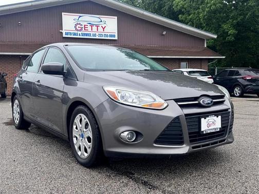 Gray 2012 Ford Focus SE