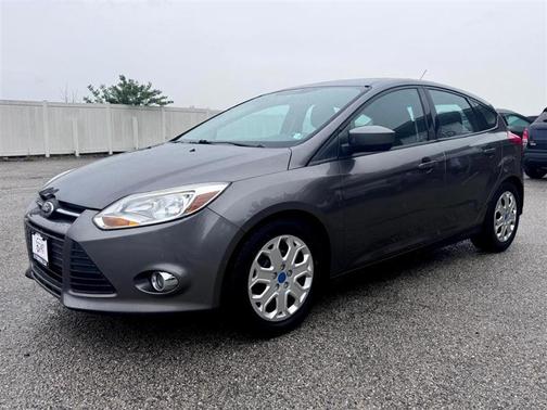 Gray 2012 Ford Focus SE