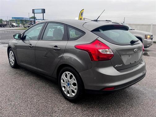 Gray 2012 Ford Focus SE
