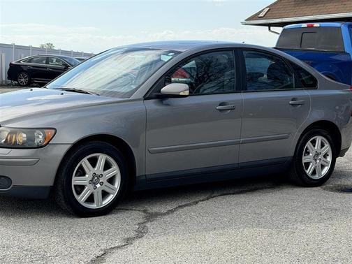 Gray/Silver 2004 Volvo S40 T5