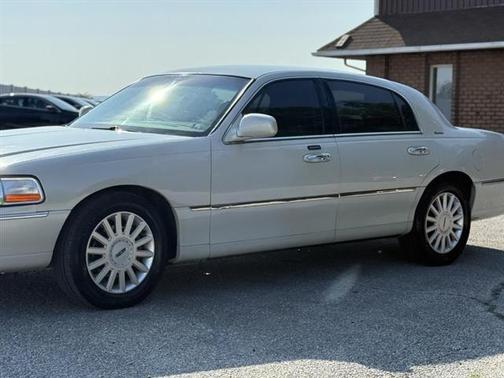 2005 Lincoln Town Car Signature