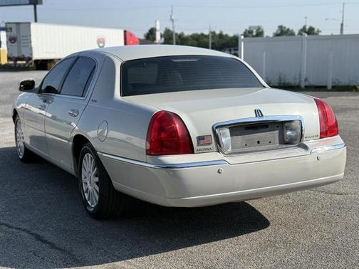 2005 Lincoln Town Car Signature