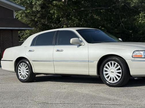 2005 Lincoln Town Car Signature