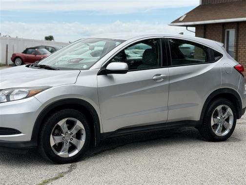 Alabaster Silver Metallic 2016 Honda HR-V LX