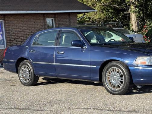 2008 Lincoln Town Car Signature