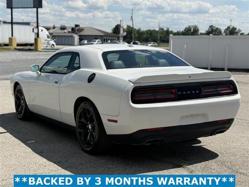 Ivory White Tri-Coat Pearl 2015 Dodge Challenger SXT Plus