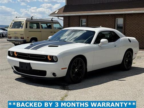 Ivory White Tri-Coat Pearl 2015 Dodge Challenger SXT Plus