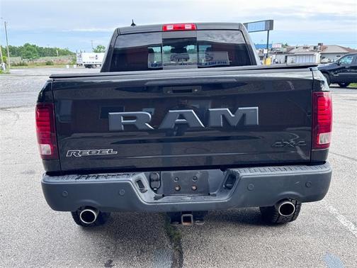 Brilliant Black Crystal Pearlcoat 2016 RAM 1500 Rebel