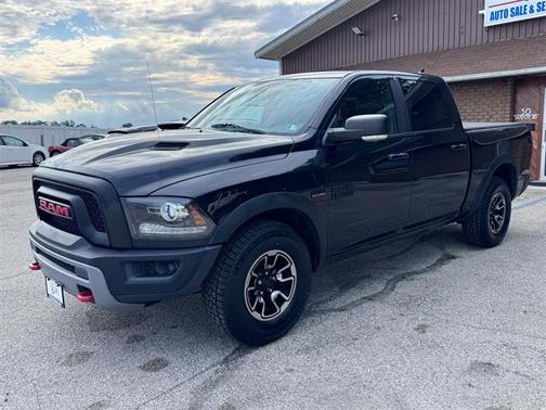 Brilliant Black Crystal Pearlcoat 2016 RAM 1500 Rebel