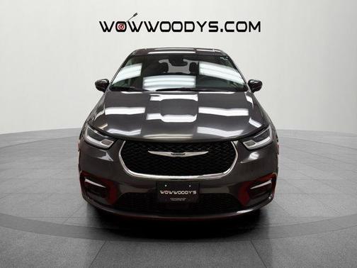 2023 Chrysler Pacifica Touring-L
