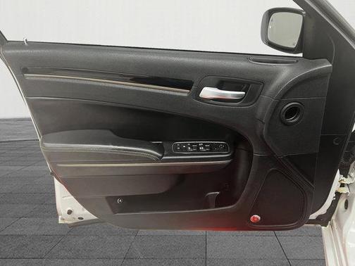 2016 Chrysler 300 S