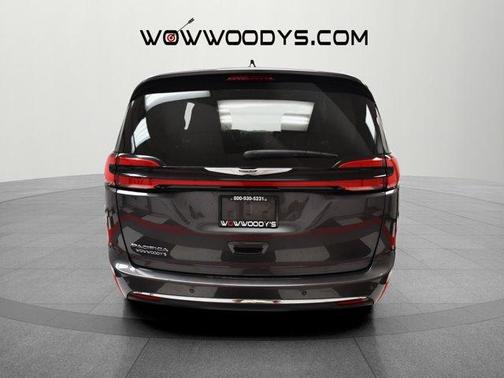 2023 Chrysler Pacifica Touring-L