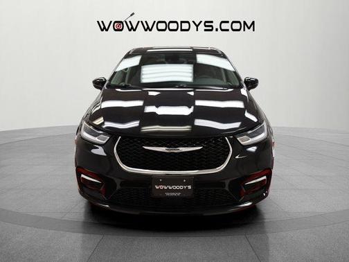 2023 Chrysler Pacifica Touring-L
