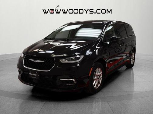 2023 Chrysler Pacifica Touring-L