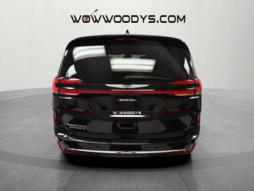 2023 Chrysler Pacifica Touring-L