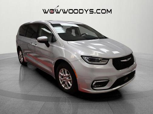 2023 Chrysler Pacifica Touring-L