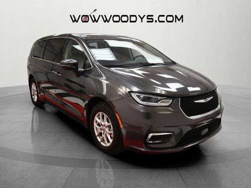2023 Chrysler Pacifica Touring-L
