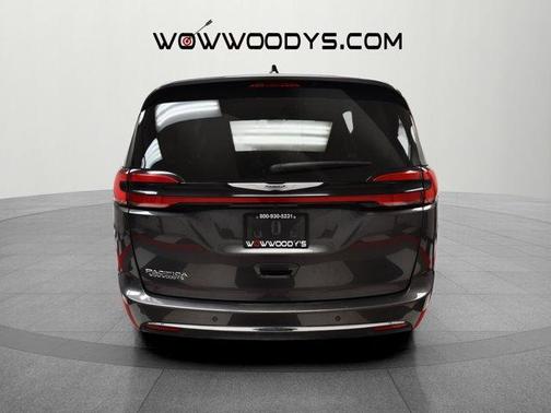 2023 Chrysler Pacifica Touring-L