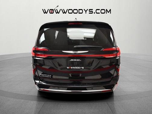 2023 Chrysler Pacifica Touring-L
