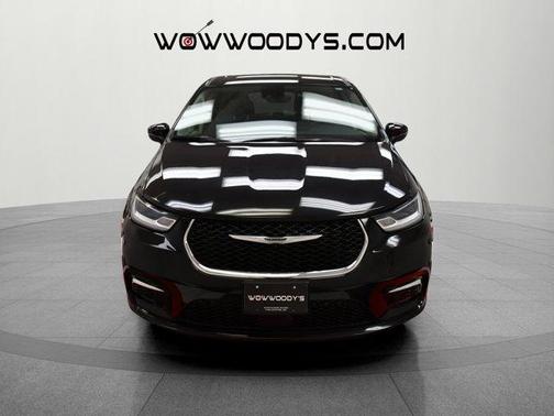 2023 Chrysler Pacifica Touring-L