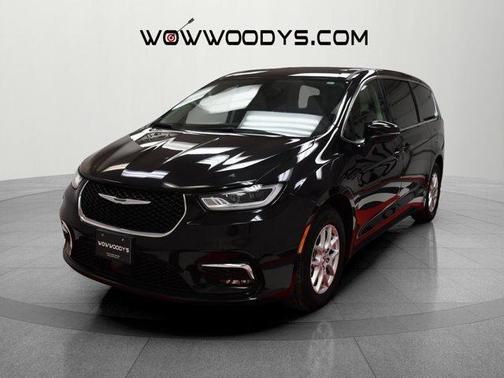 2023 Chrysler Pacifica Touring-L