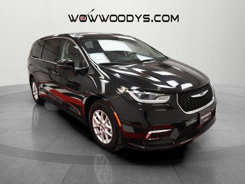 2023 Chrysler Pacifica Touring-L