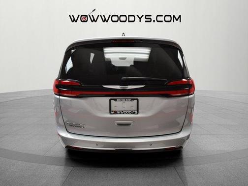2023 Chrysler Pacifica Touring-L