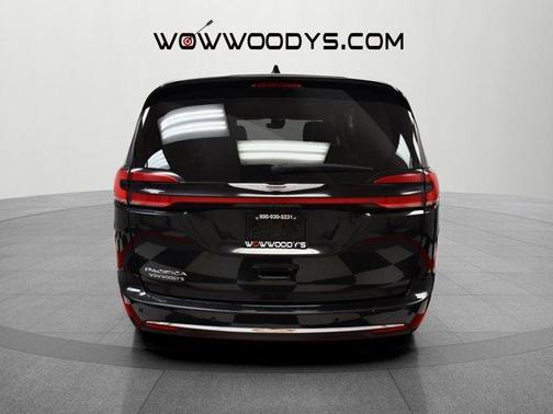 2023 Chrysler Pacifica Touring-L