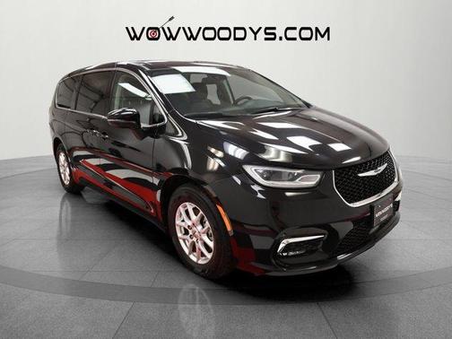 2023 Chrysler Pacifica Touring-L