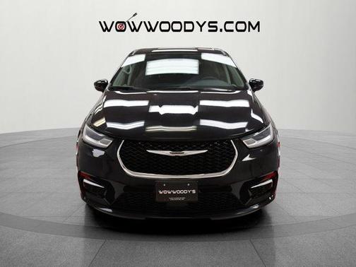 2023 Chrysler Pacifica Touring-L