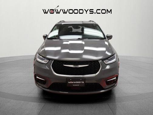2022 Chrysler Pacifica Touring-L
